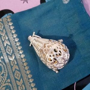 *FREE* Gold teardrop lock pendant